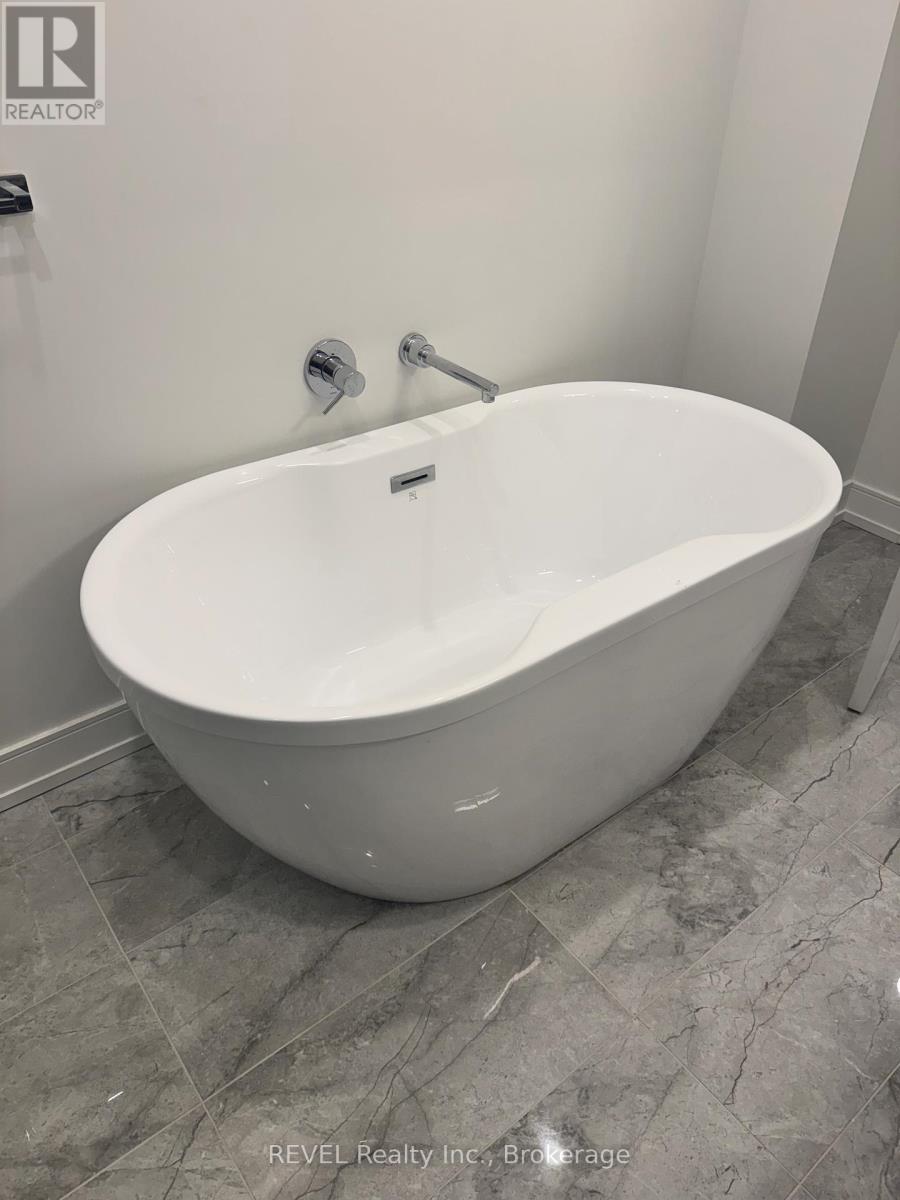 210 - 300b Fourth Avenue, St. Catharines, Ontario L2S 0E6 - Photo 17 - X12789800