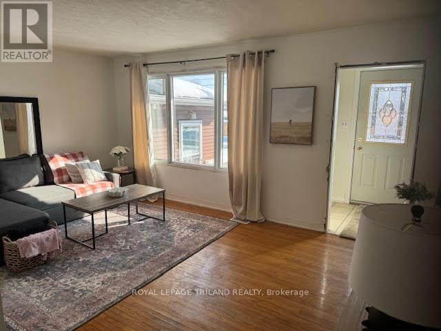 Photo 3 of 20 for 154 Ross Avenue