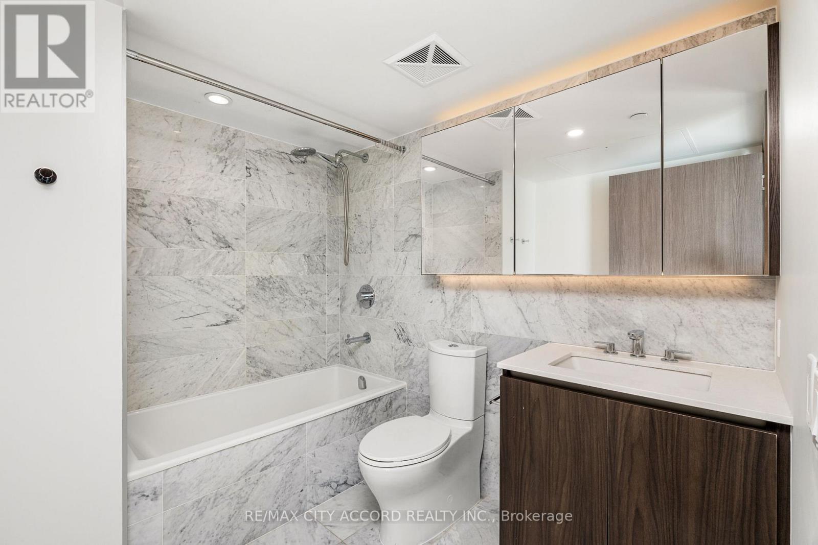 2015 - 17 Bathurst Street, Toronto, Ontario  M5V 0N1 - Photo 12 - C12789822