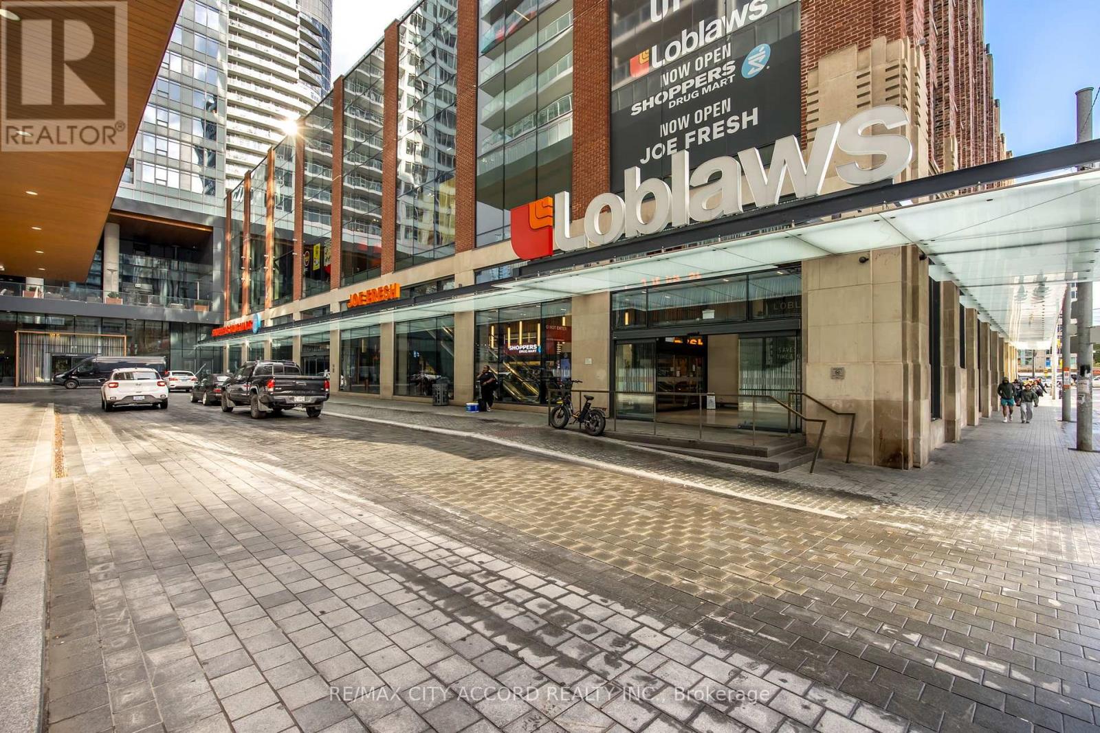 2015 - 17 Bathurst Street, Toronto, Ontario  M5V 0N1 - Photo 4 - C12789822