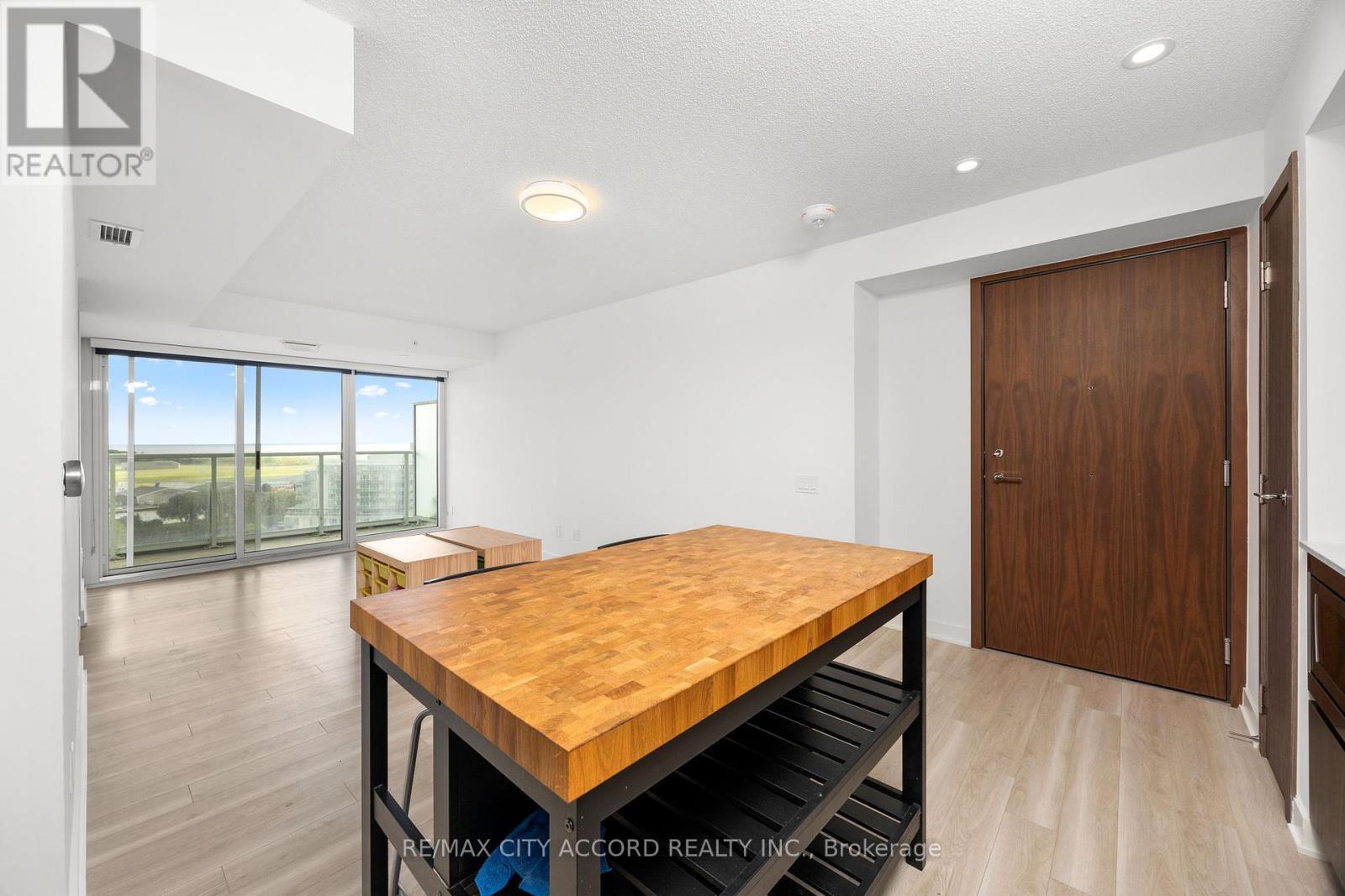 2015 - 17 Bathurst Street, Toronto, Ontario  M5V 0N1 - Photo 6 - C12789822