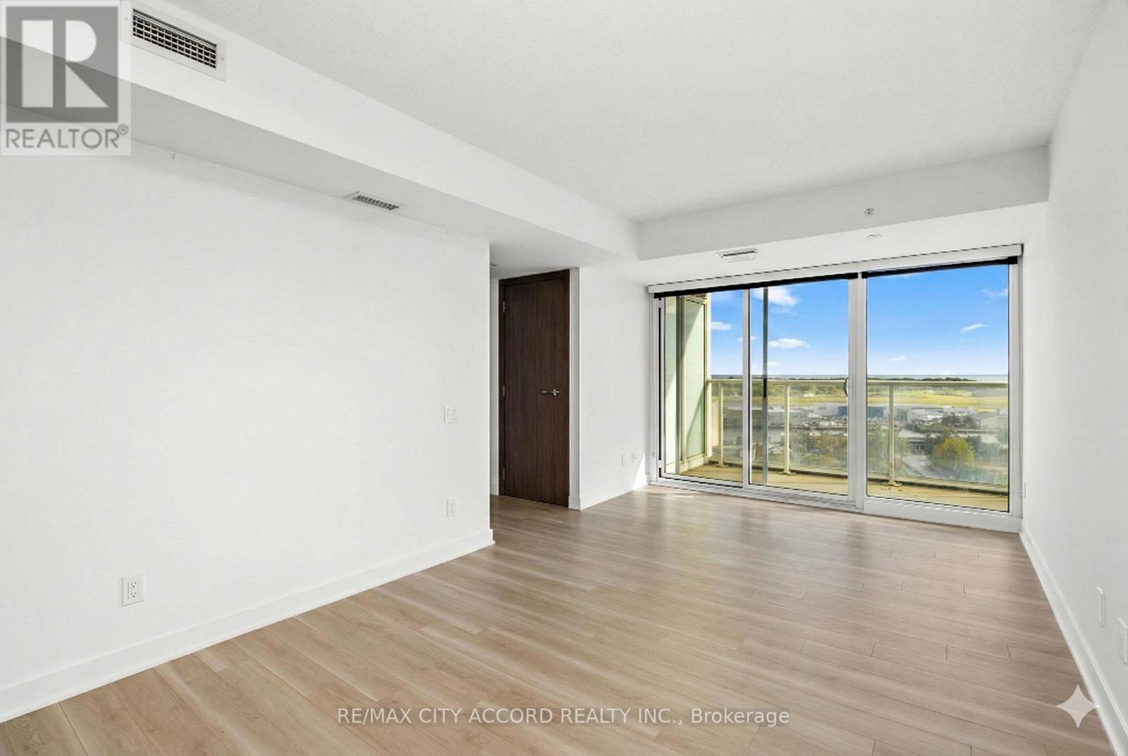 2015 - 17 Bathurst Street, Toronto, Ontario  M5V 0N1 - Photo 7 - C12789822