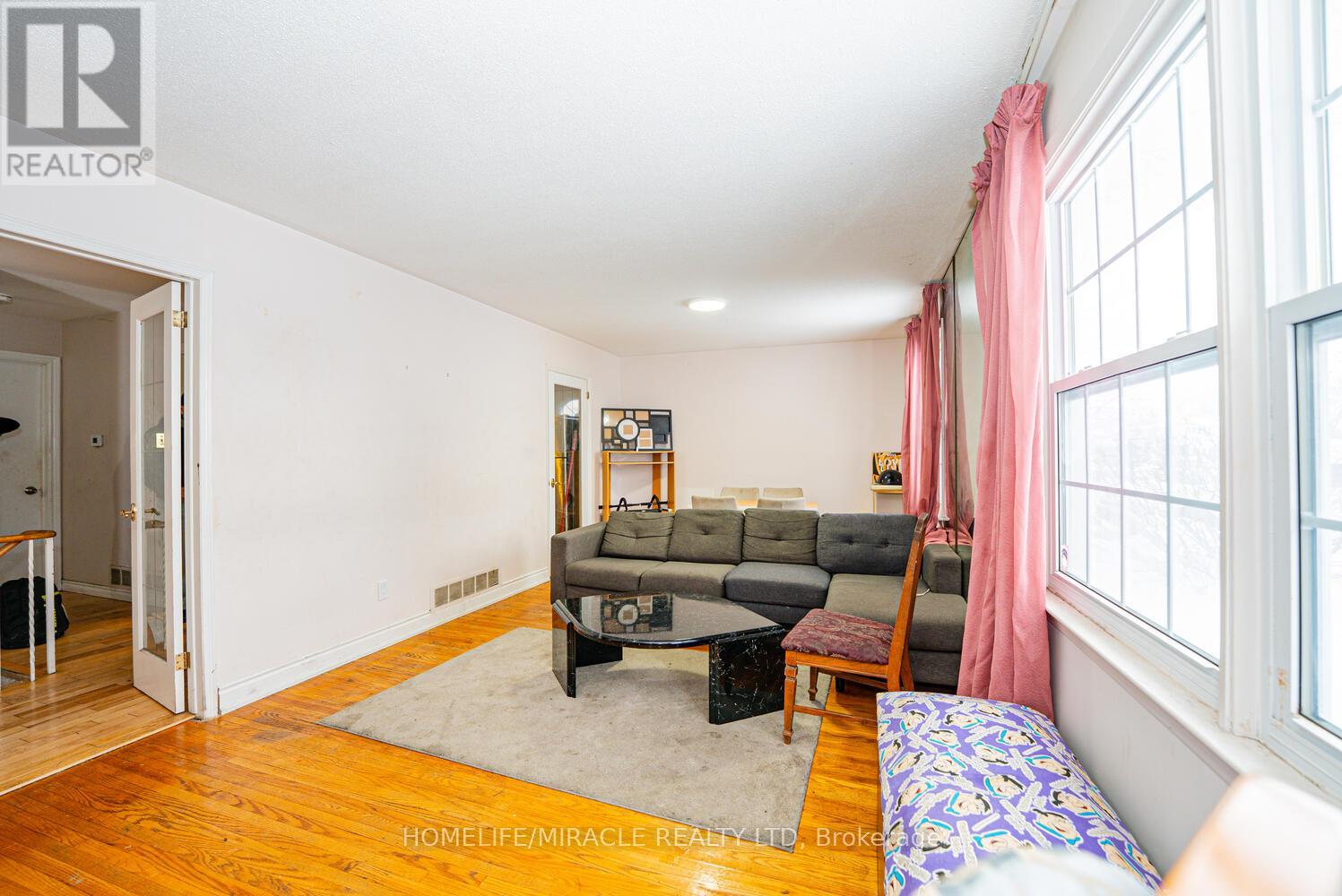 41 Duncannon Crescent, Brampton, Ontario  L6T 3E9 - Photo 10 - W12789788