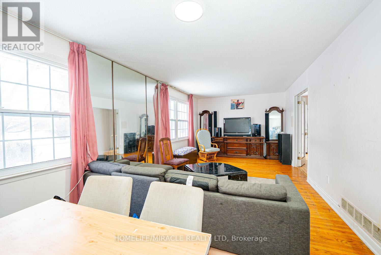 41 Duncannon Crescent, Brampton, Ontario  L6T 3E9 - Photo 11 - W12789788