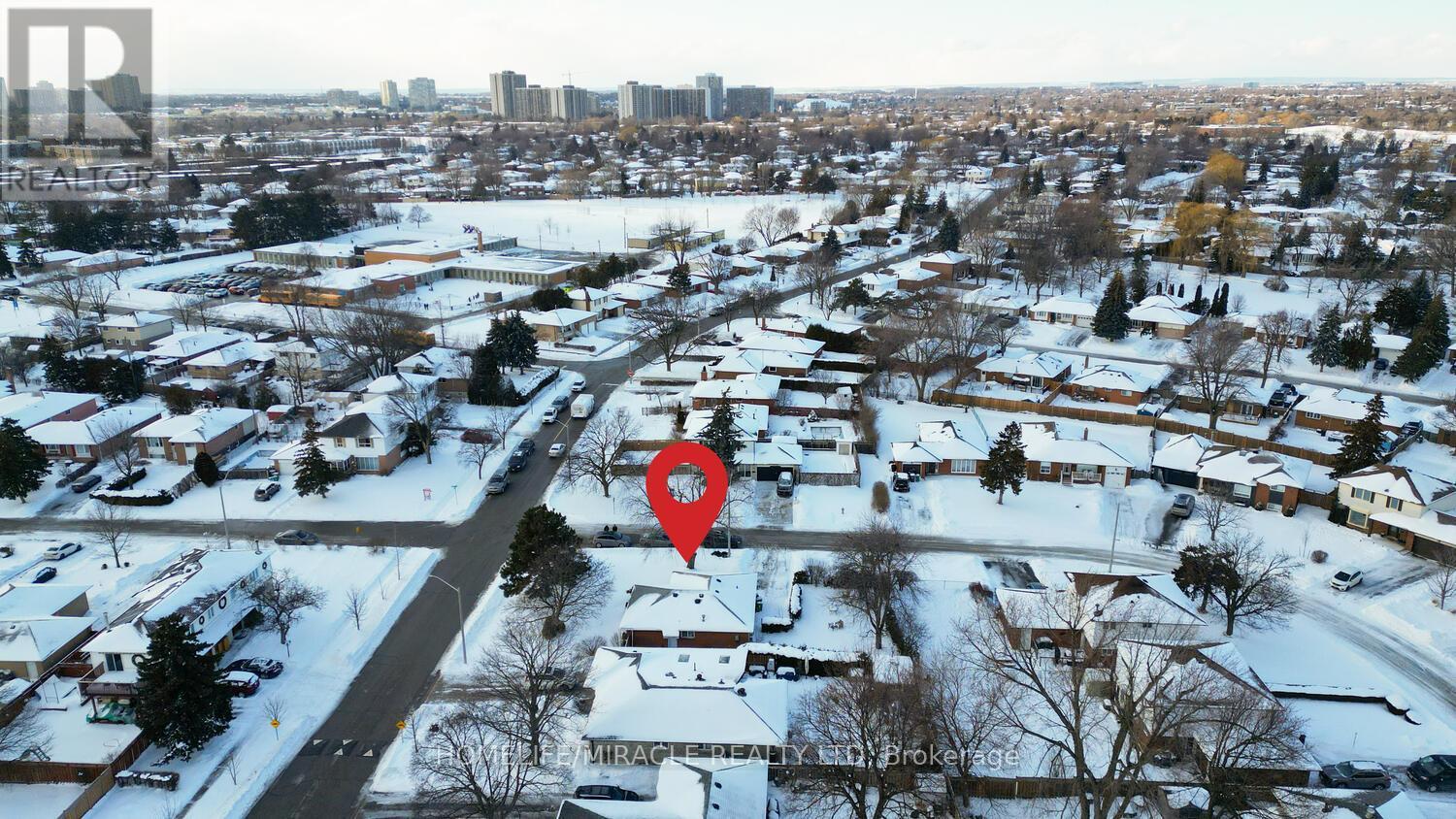 41 Duncannon Crescent, Brampton, Ontario  L6T 3E9 - Photo 5 - W12789788