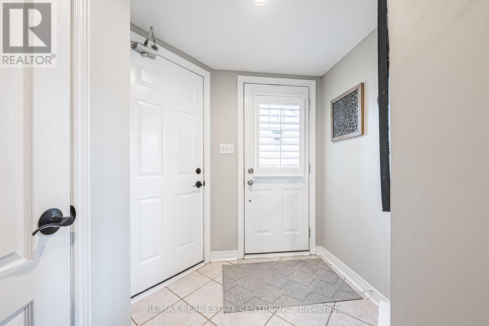 18 - 705 Cumberland Avenue, Burlington, Ontario  L7N 3W4 - Photo 4 - W12789794