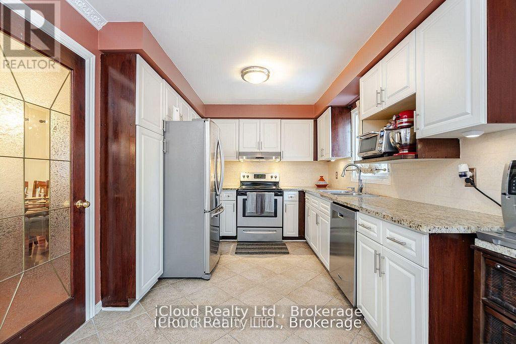 1615 Sir Monty's Drive, Mississauga, Ontario  L5N 4R1 - Photo 10 - W12789798