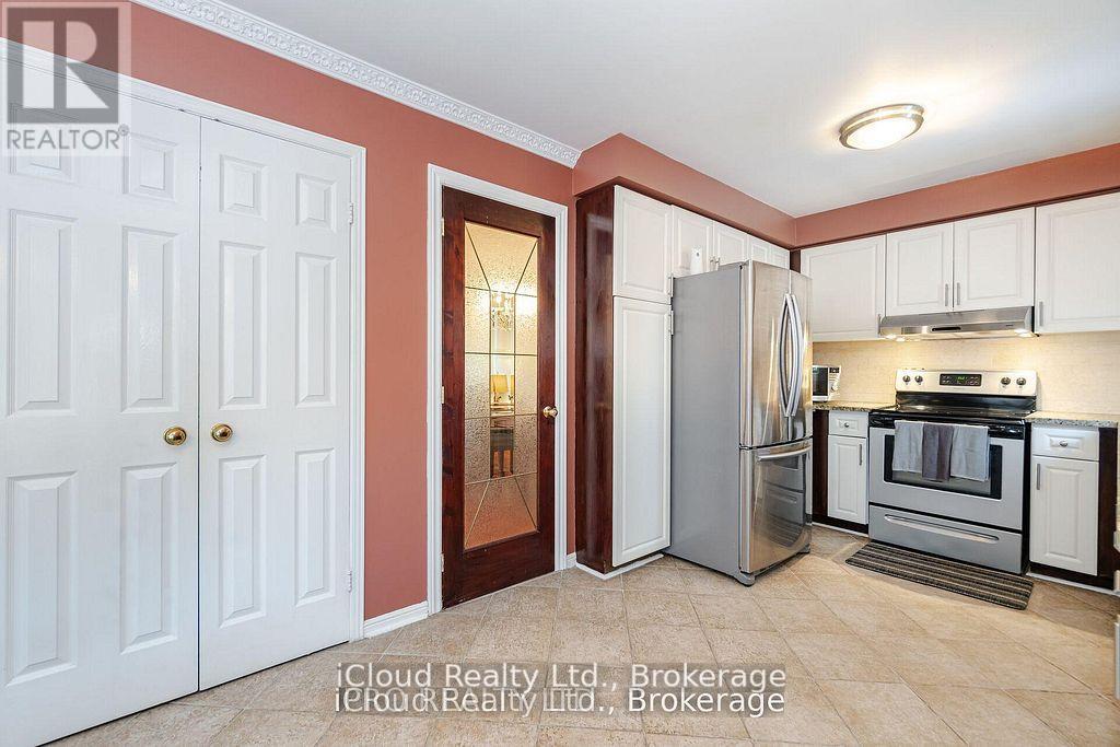 1615 Sir Monty's Drive, Mississauga, Ontario  L5N 4R1 - Photo 11 - W12789798