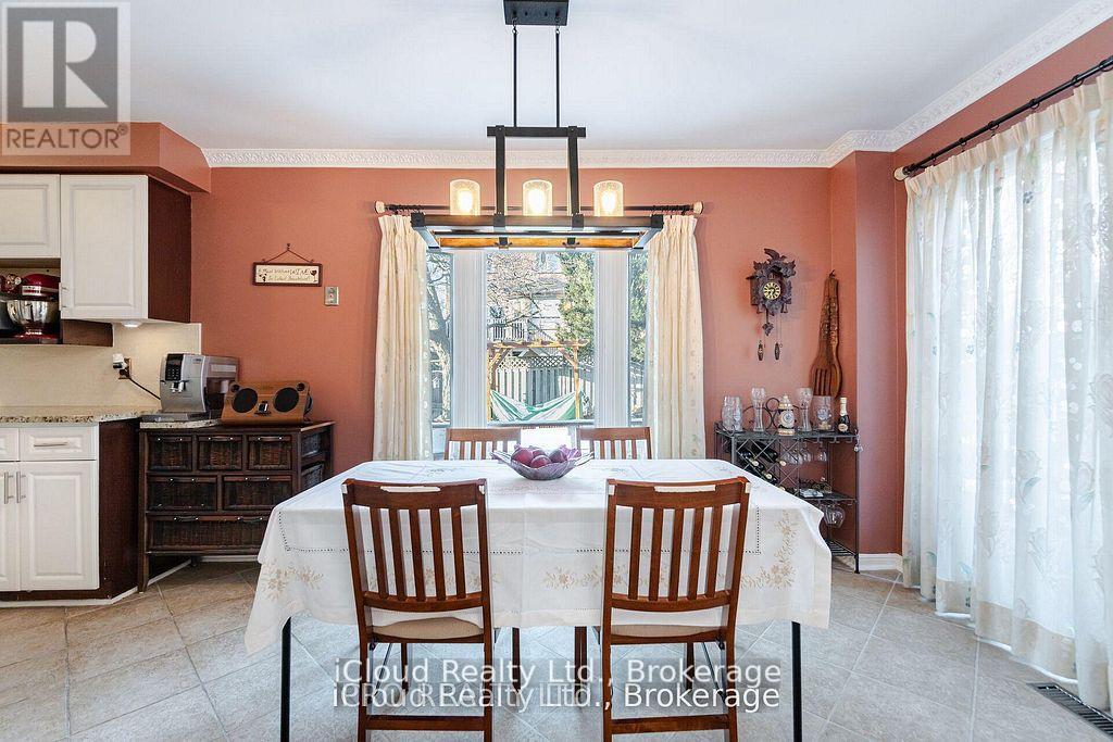 1615 Sir Monty's Drive, Mississauga, Ontario  L5N 4R1 - Photo 12 - W12789798