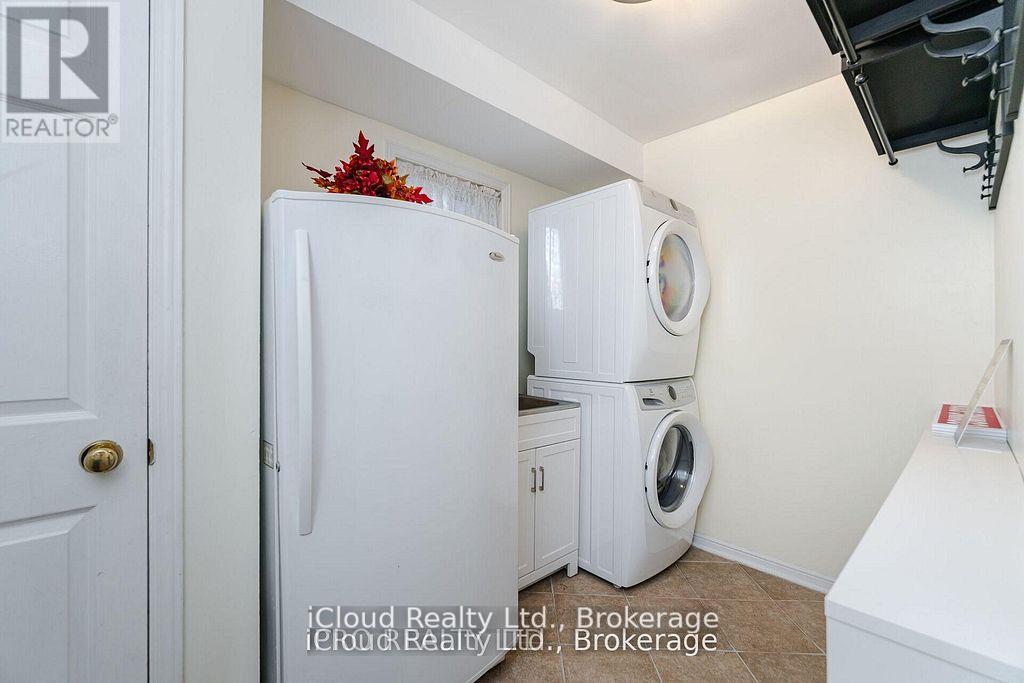 1615 Sir Monty's Drive, Mississauga, Ontario  L5N 4R1 - Photo 13 - W12789798