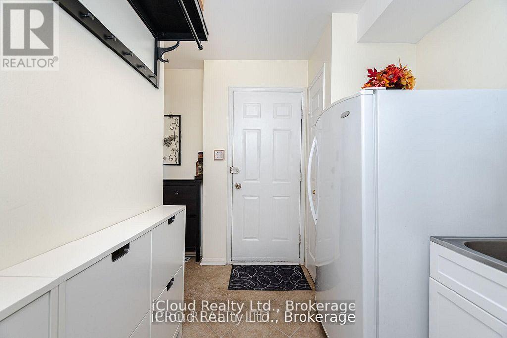 1615 Sir Monty's Drive, Mississauga, Ontario  L5N 4R1 - Photo 14 - W12789798