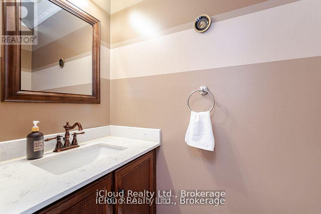 1615 Sir Monty's Drive, Mississauga, Ontario  L5N 4R1 - Photo 16 - W12789798