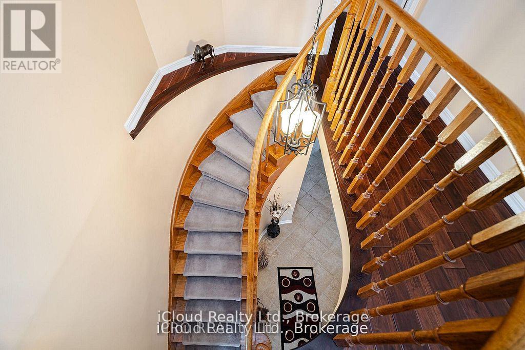 1615 Sir Monty's Drive, Mississauga, Ontario  L5N 4R1 - Photo 18 - W12789798