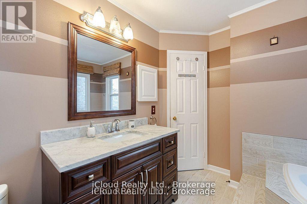 1615 Sir Monty's Drive, Mississauga, Ontario  L5N 4R1 - Photo 22 - W12789798