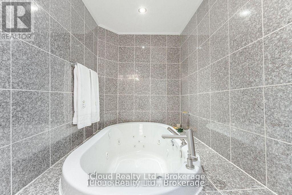 1615 Sir Monty's Drive, Mississauga, Ontario  L5N 4R1 - Photo 34 - W12789798