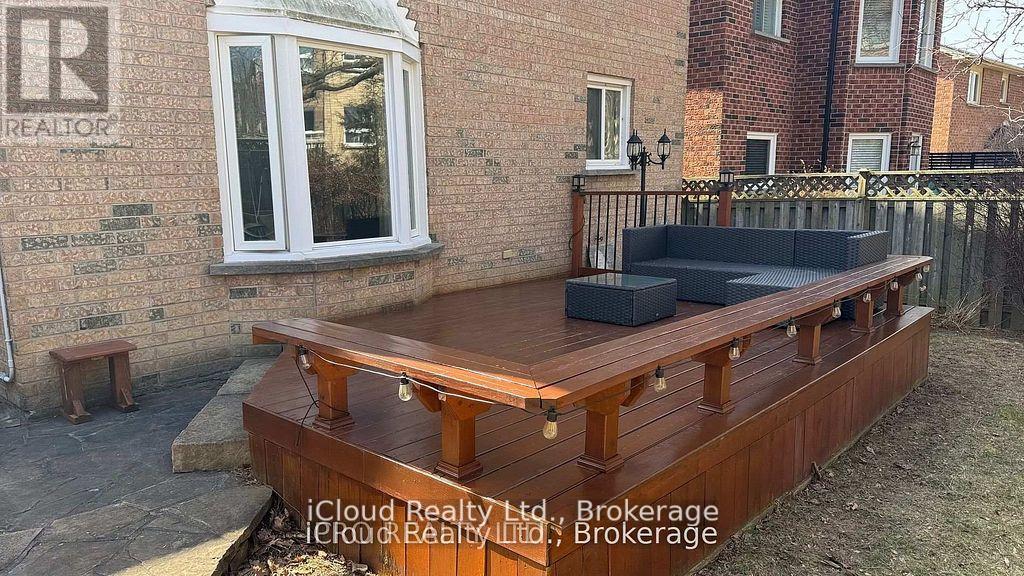 1615 Sir Monty's Drive, Mississauga, Ontario  L5N 4R1 - Photo 38 - W12789798