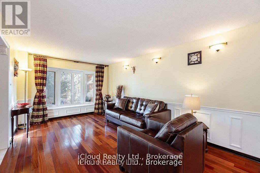 1615 Sir Monty's Drive, Mississauga, Ontario  L5N 4R1 - Photo 6 - W12789798