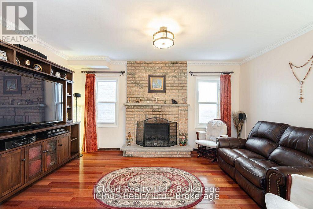 1615 Sir Monty's Drive, Mississauga, Ontario  L5N 4R1 - Photo 9 - W12789798