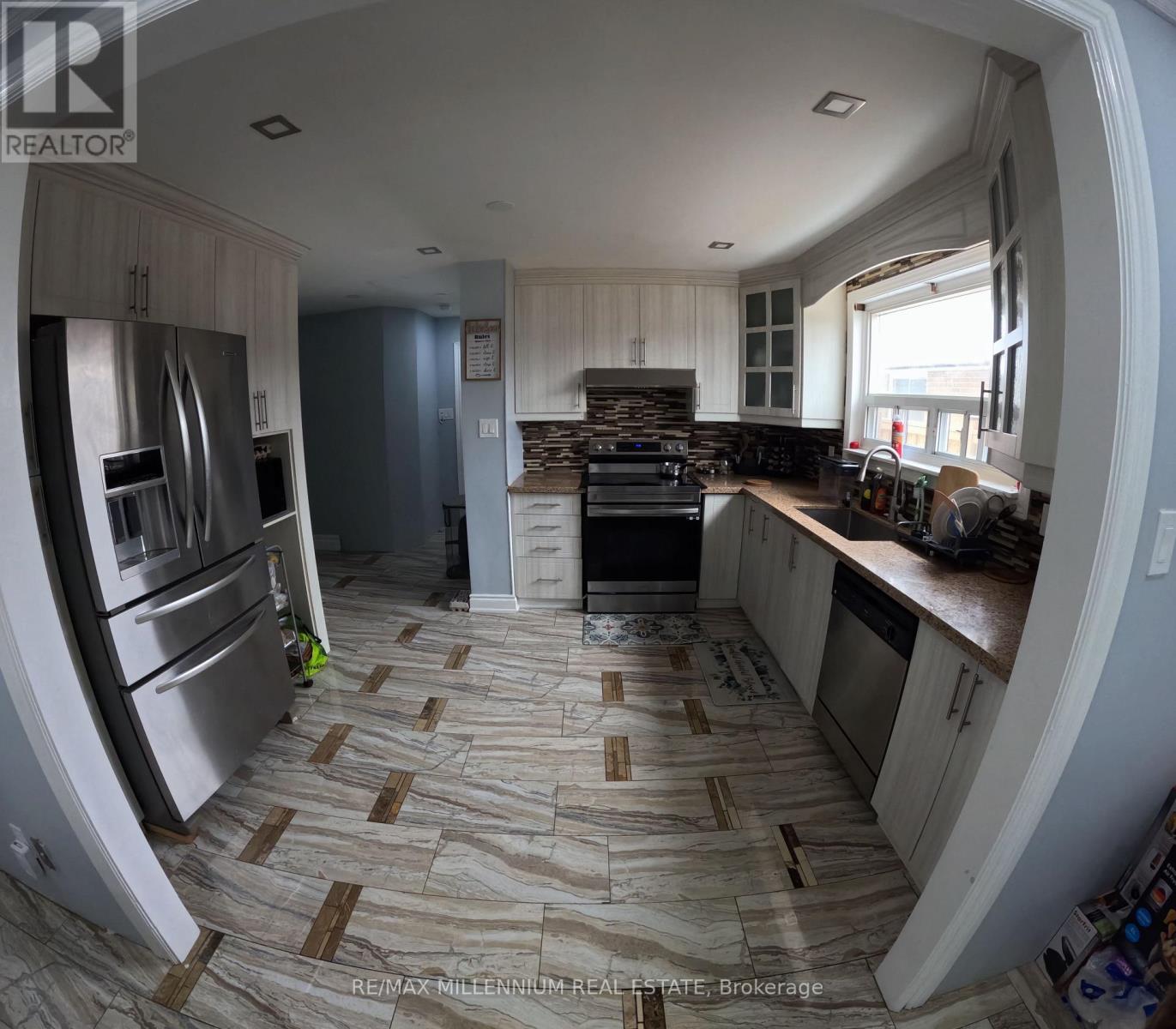 84 Dorset Drive S, Brampton, Ontario  L6T 2Y9 - Photo 13 - W12789804