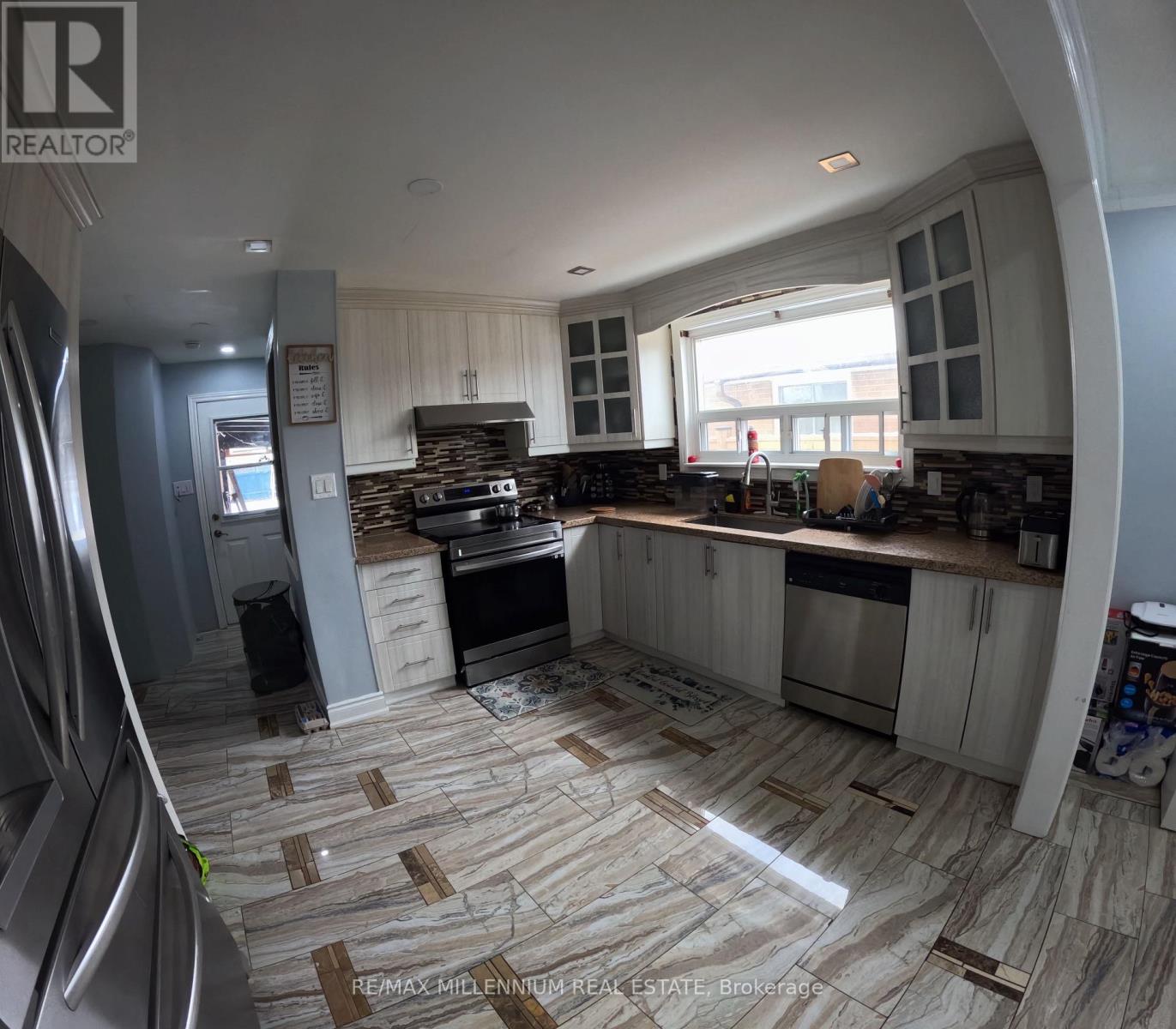 84 Dorset Drive S, Brampton, Ontario  L6T 2Y9 - Photo 17 - W12789804