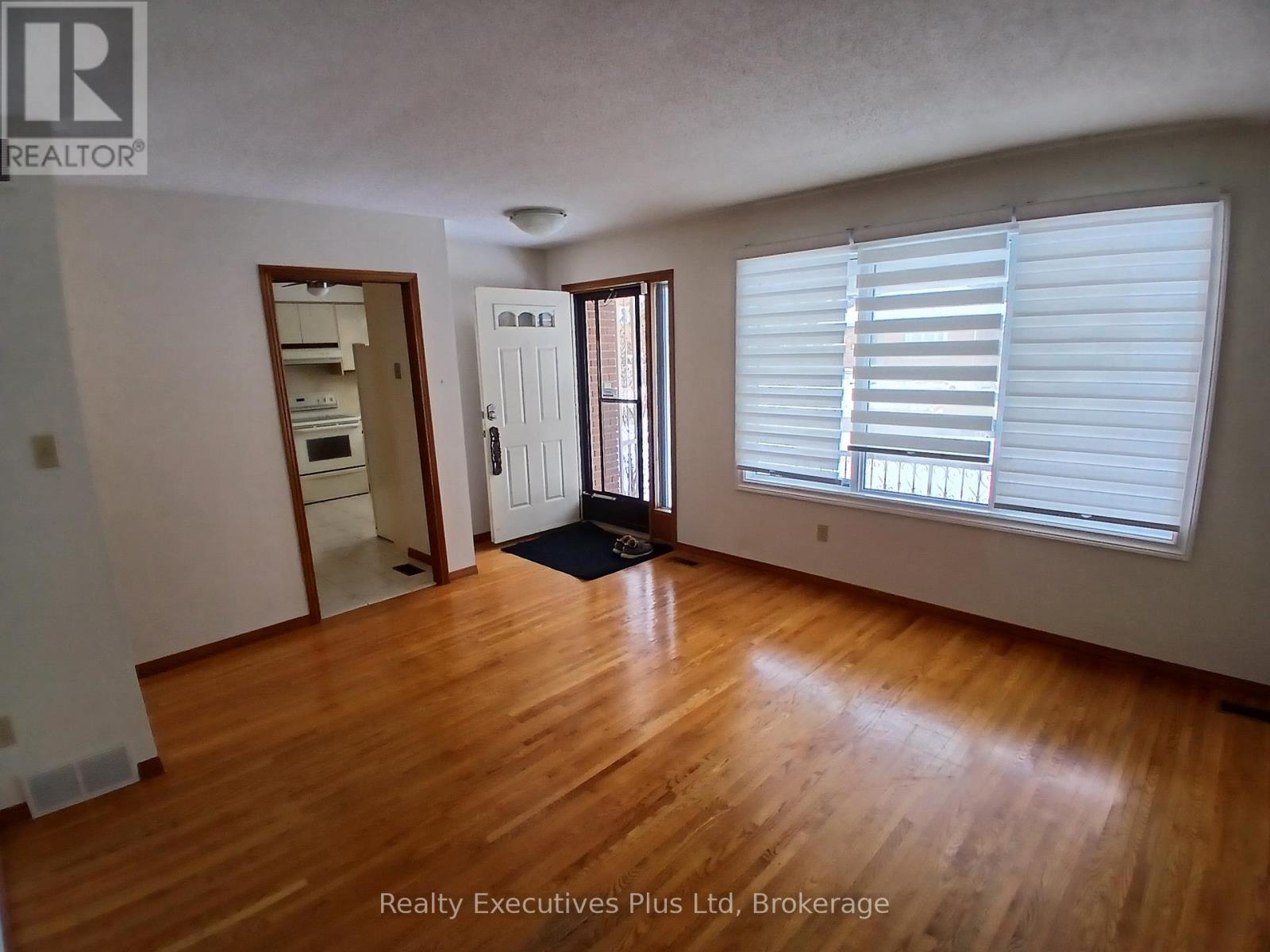 52 Alma Street N, Guelph, Ontario  N1H 5X1 - Photo 2 - X12789860