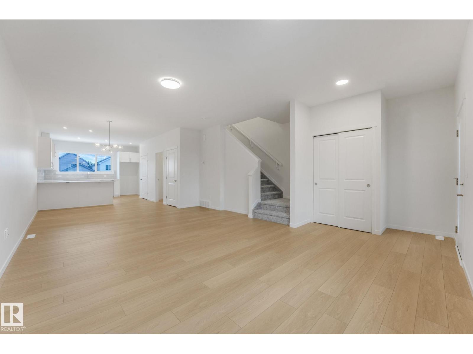 17319 6 St Ne Ne, Edmonton, Alberta  T5Y 4G2 - Photo 3 - E4473625