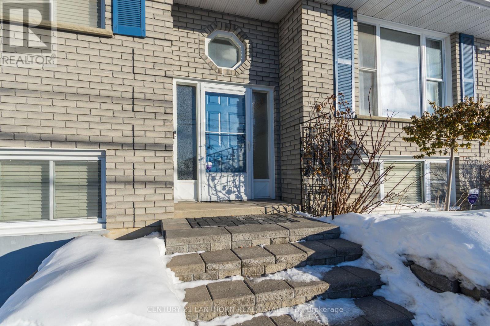 94 North Murray Street, Quinte West, Ontario  K8V 2E7 - Photo 2 - X12584266