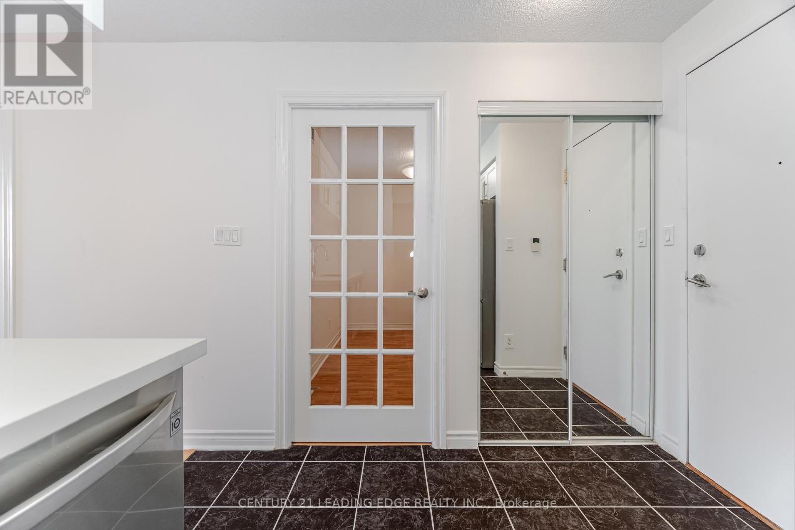 1609 - 3880 Duke Of York Boulevard, Mississauga, Ontario  L5B 4M7 - Photo 16 - W12789854