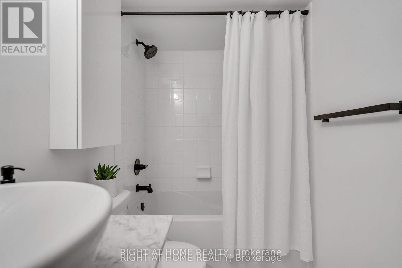 146 - 12 Foundry Avenue, Toronto, Ontario M6H 0A7 - Photo 34 - W12789864