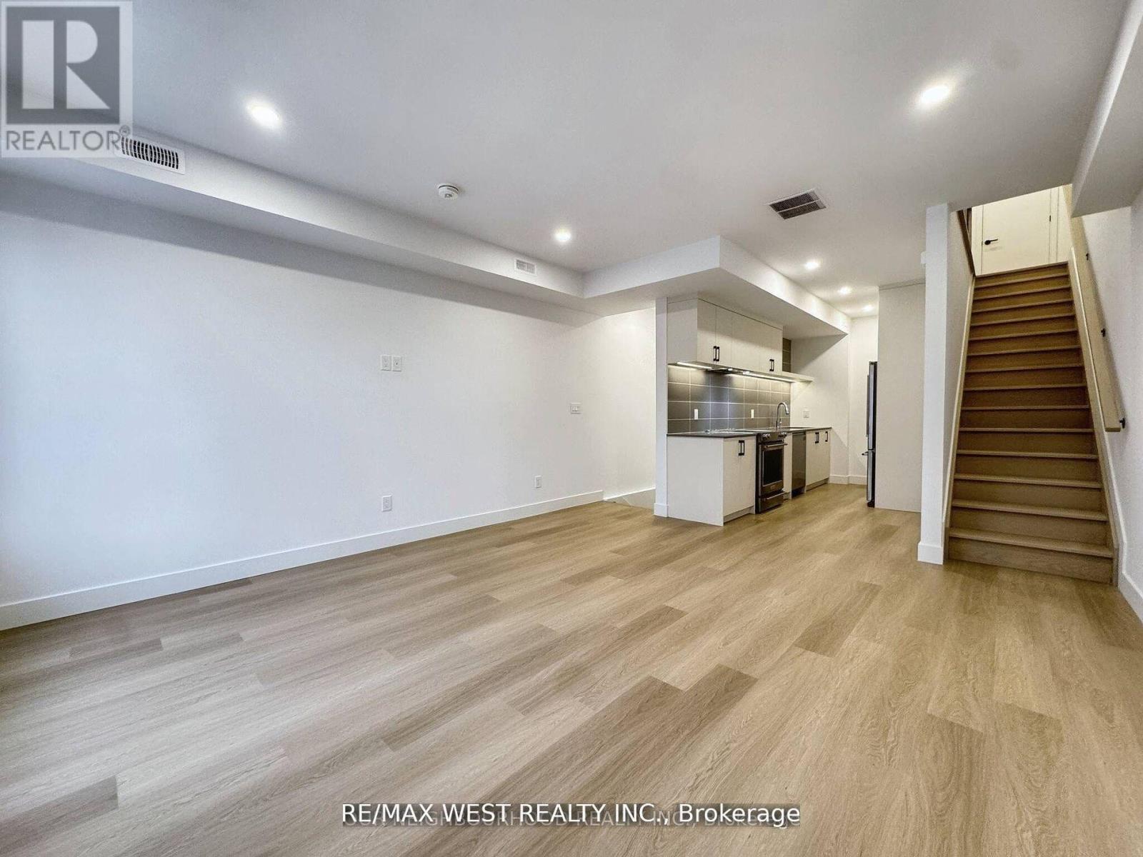 49 Morningside Avenue, Toronto, Ontario  M6S 1C6 - Photo 10 - W12789868