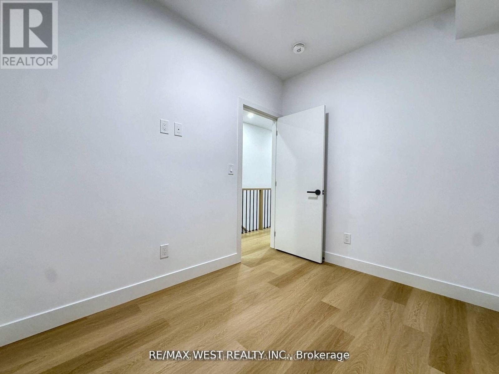 49 Morningside Avenue, Toronto, Ontario  M6S 1C6 - Photo 16 - W12789868