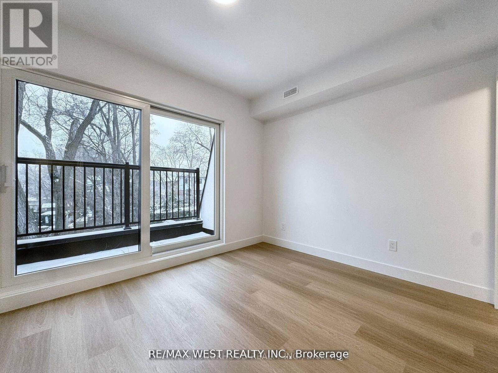 49 Morningside Avenue, Toronto, Ontario  M6S 1C6 - Photo 20 - W12789868