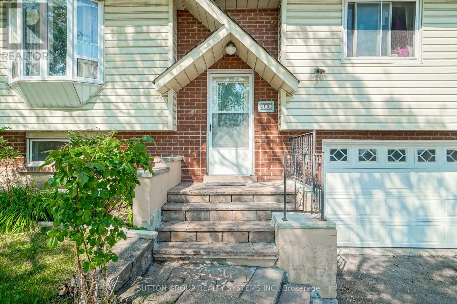 Upper Level - 10 Linkdale Road, Brampton, Ontario  L6V 2Y4 - Photo 4 - W12789876