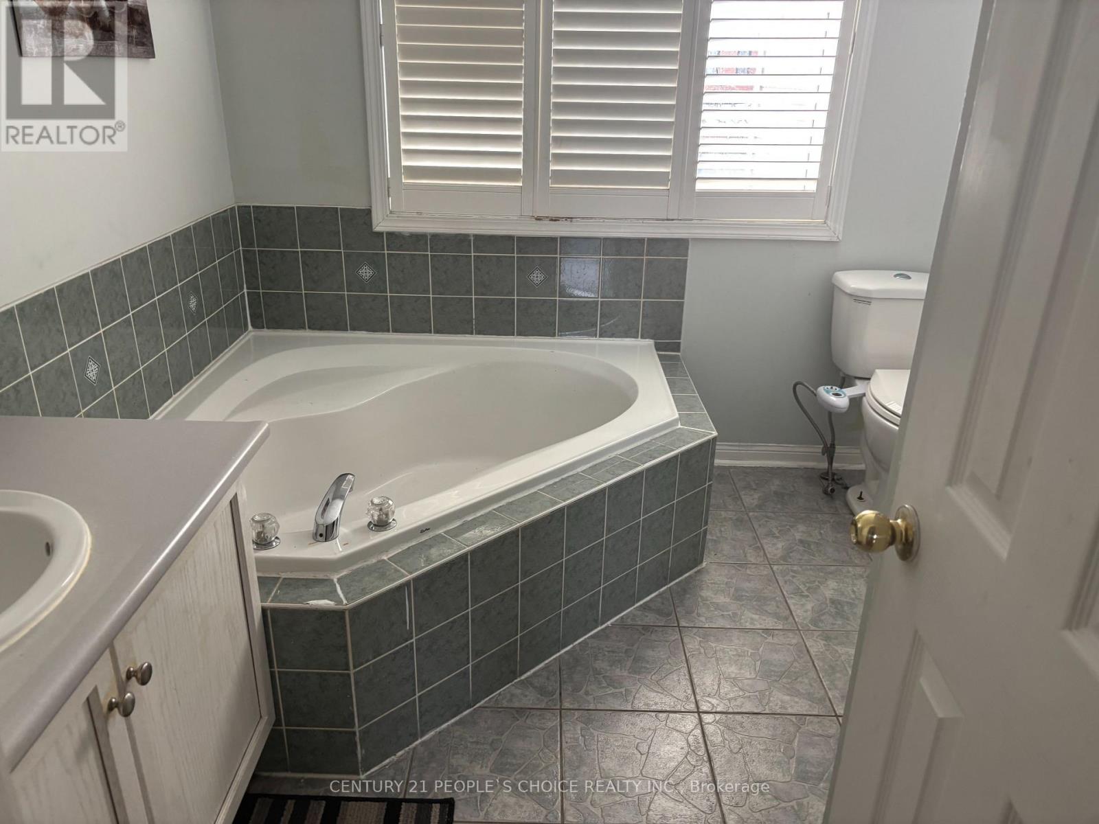 15 Starfish Court, Brampton, Ontario  L6R 2R5 - Photo 3 - W12789892