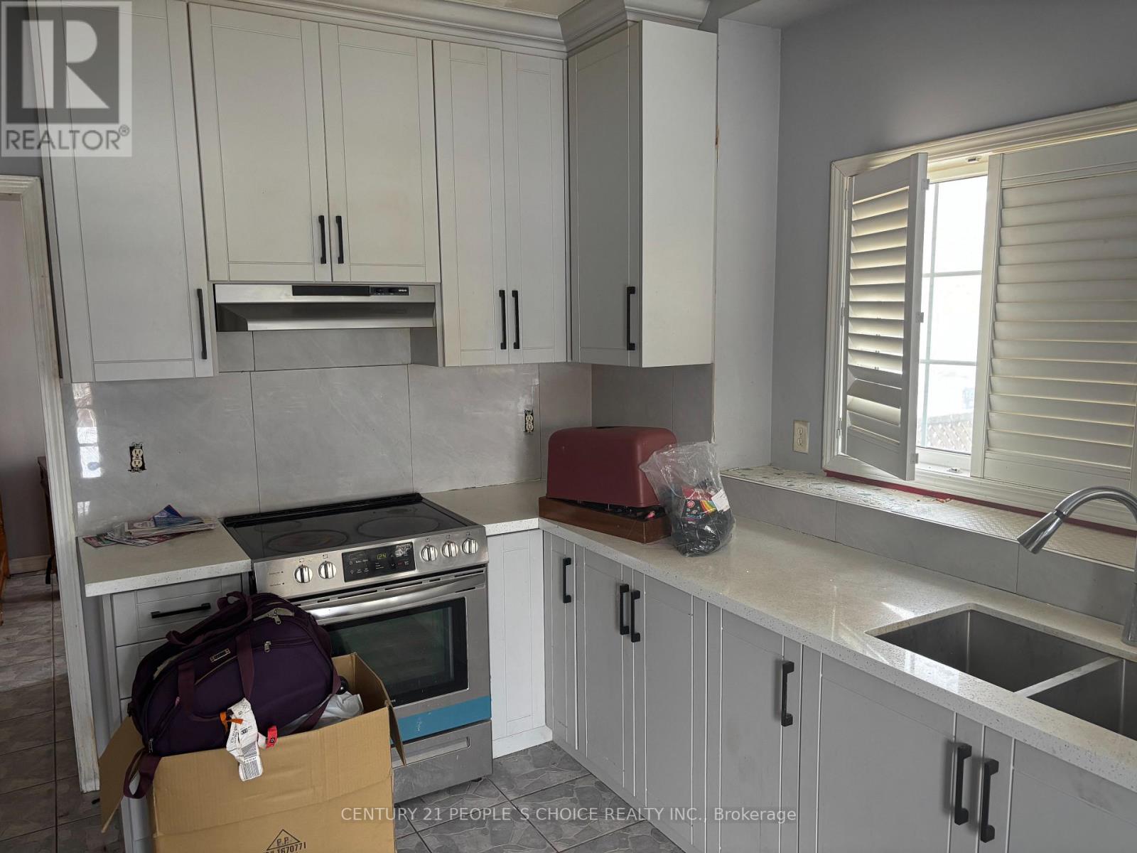 15 Starfish Court, Brampton, Ontario  L6R 2R5 - Photo 7 - W12789892