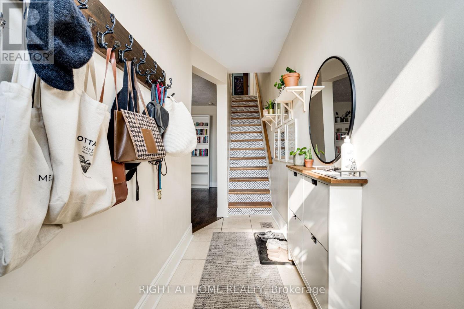 187 Oak Avenue, Hamilton, Ontario  L8L 5M9 - Photo 2 - X12789878