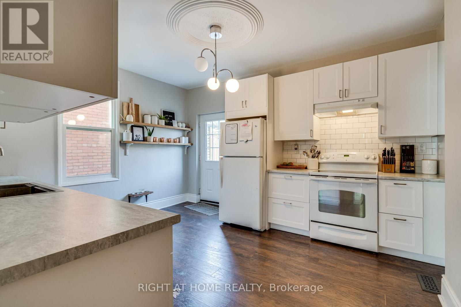 187 Oak Avenue, Hamilton, Ontario  L8L 5M9 - Photo 8 - X12789878