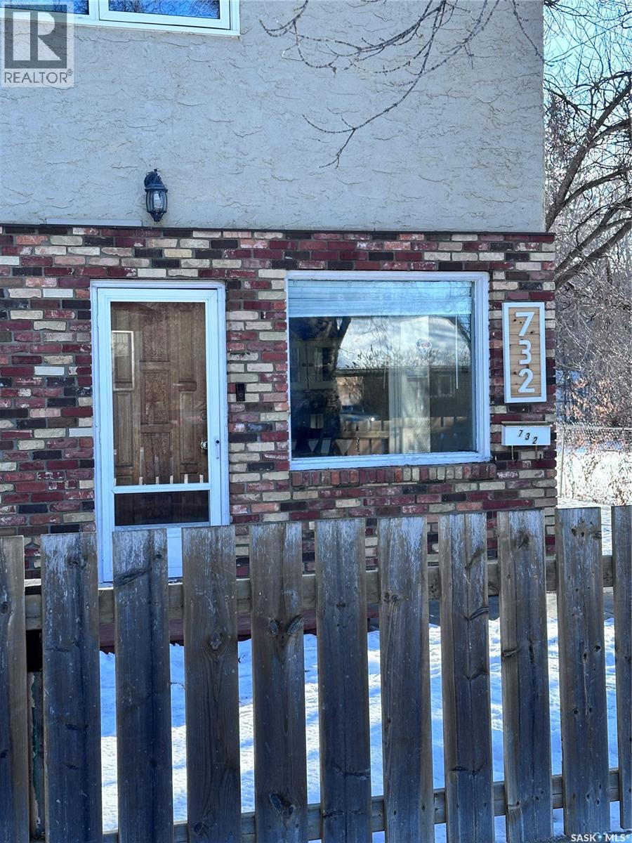 732 101st Street, North Battleford, Saskatchewan  S9A 0Z1 - Photo 2 - SK028596