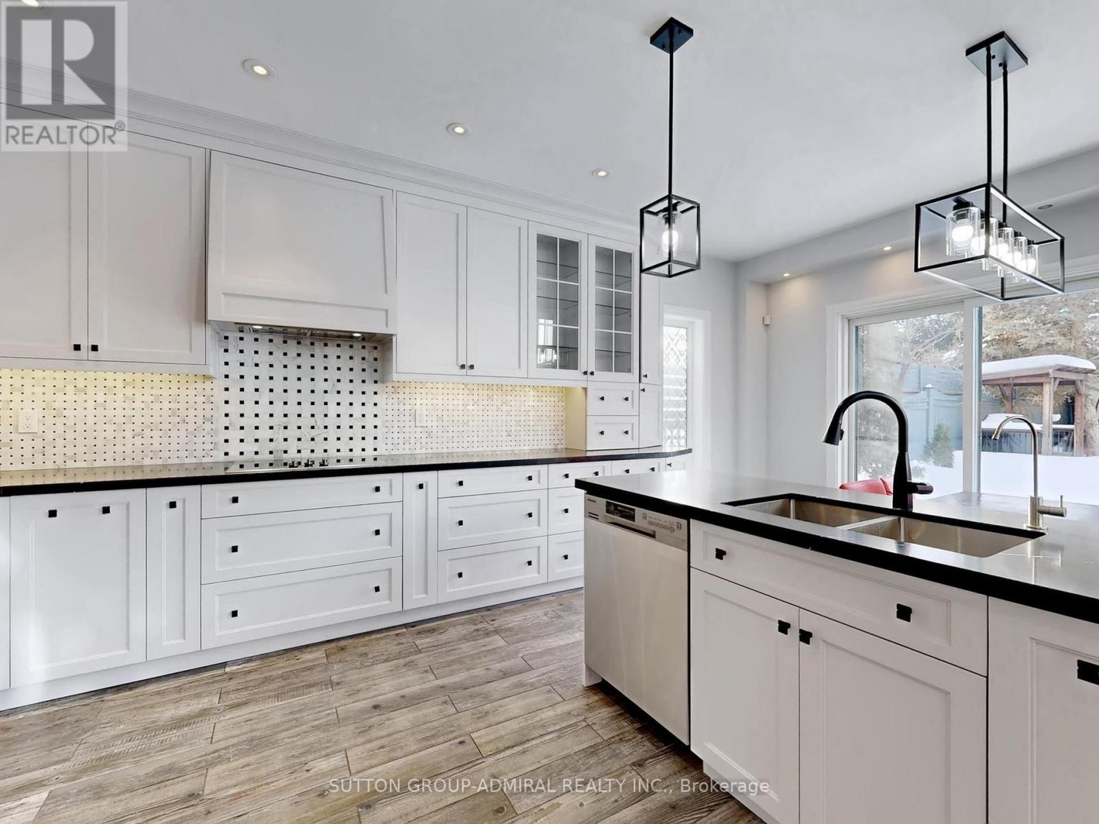 2 Gleave Court, Aurora, Ontario  L4G 7L9 - Photo 12 - N12789858