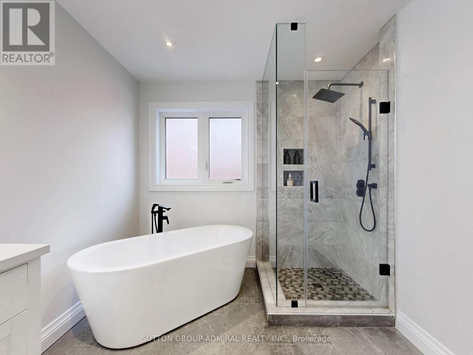 2 Gleave Court, Aurora, Ontario  L4G 7L9 - Photo 28 - N12789858