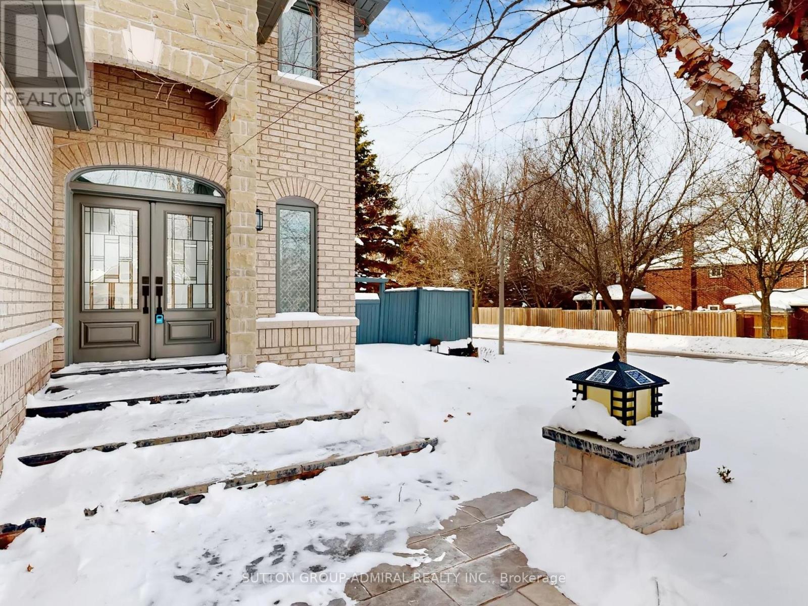 2 Gleave Court, Aurora, Ontario  L4G 7L9 - Photo 4 - N12789858