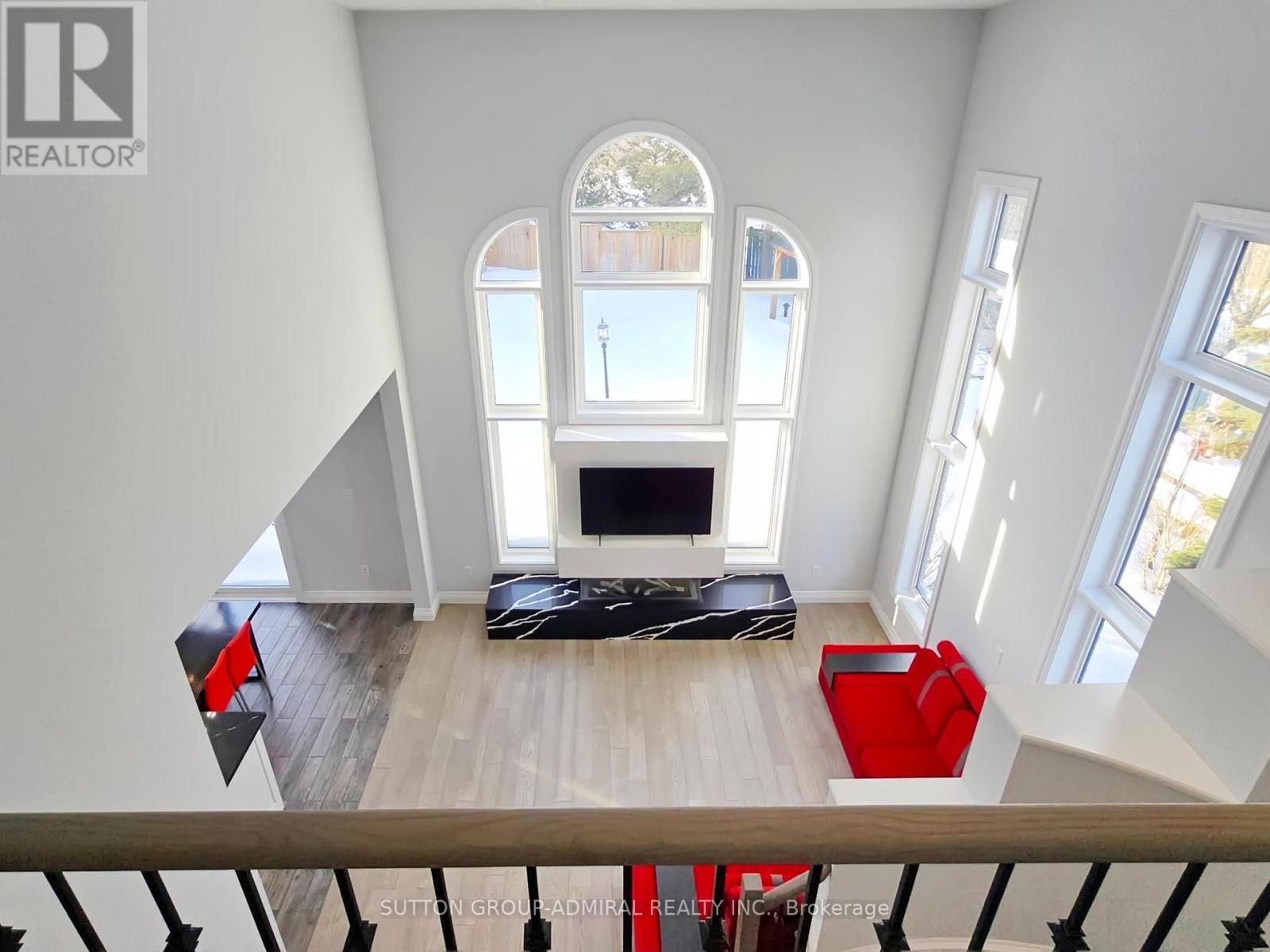 2 Gleave Court, Aurora, Ontario  L4G 7L9 - Photo 9 - N12789858