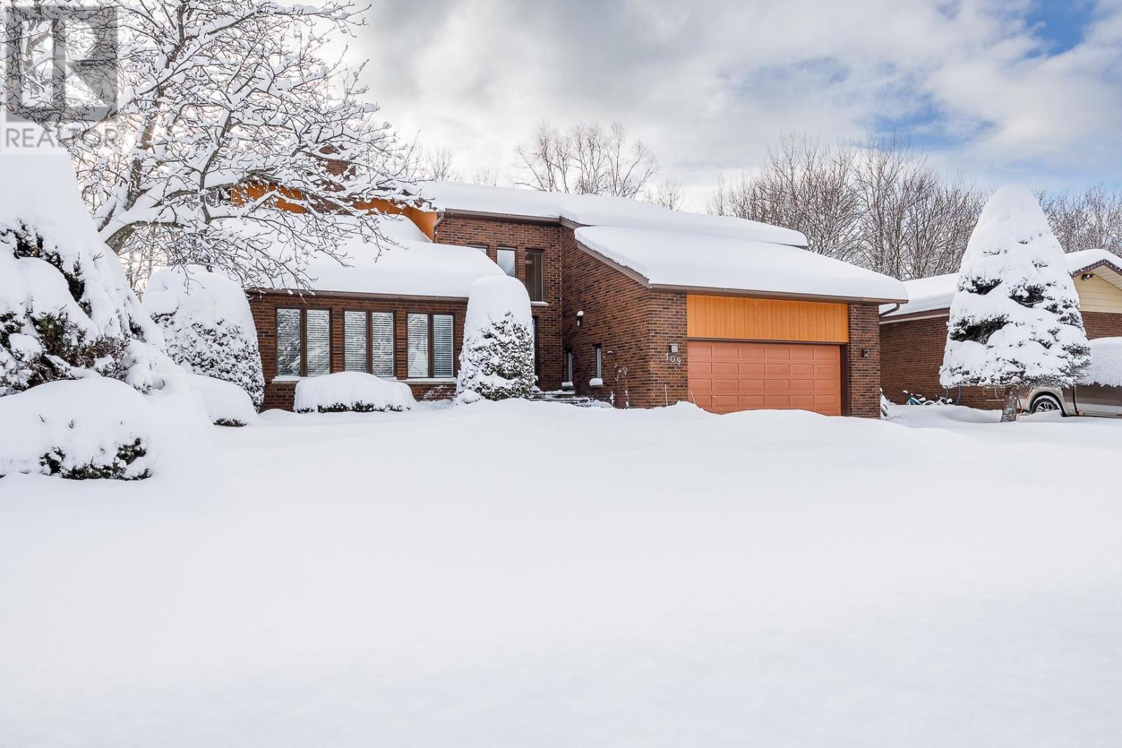 109 Greenview Lane, Sault Ste. Marie, Ontario  P6A 6L1 - Photo 3 - SM253435