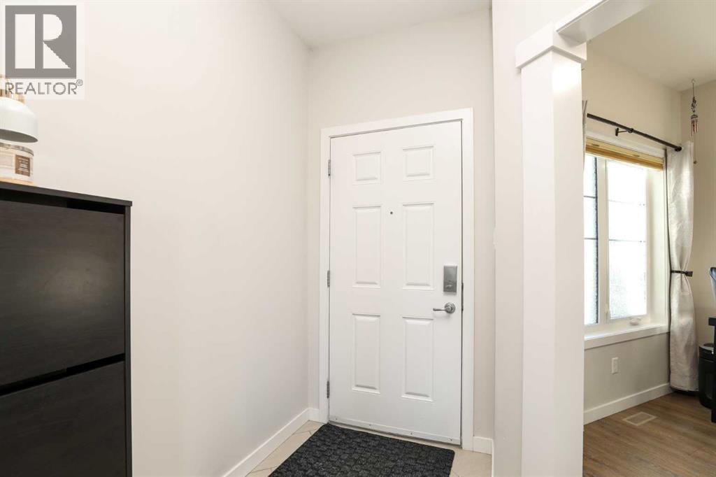 711 Moonlight Crescent W, Lethbridge, Alberta  T1J 5K9 - Photo 2 - A2280563