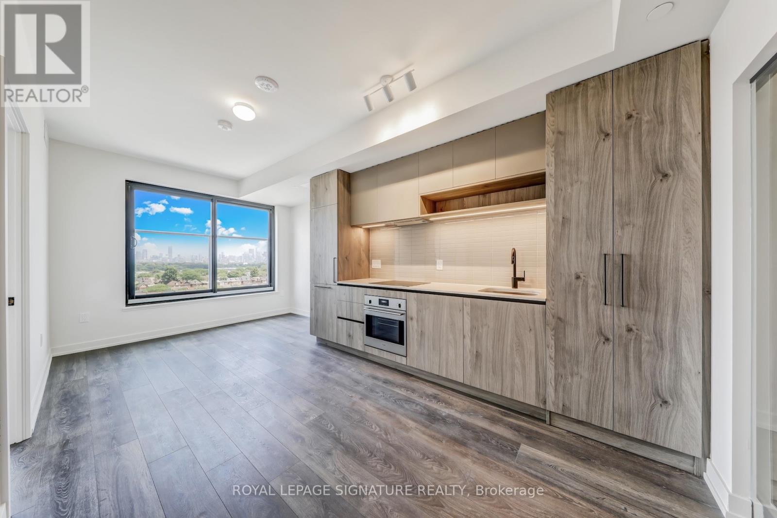 921 - 181 Sterling Road, Toronto, Ontario  M6R 2B2 - Photo 4 - C12789904