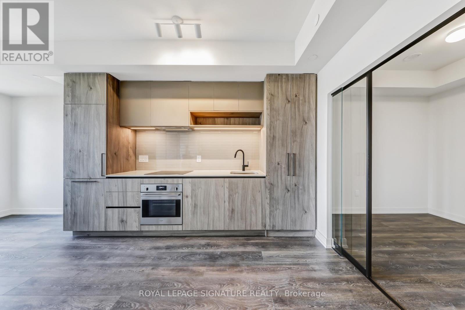 921 - 181 Sterling Road, Toronto, Ontario  M6R 2B2 - Photo 5 - C12789904