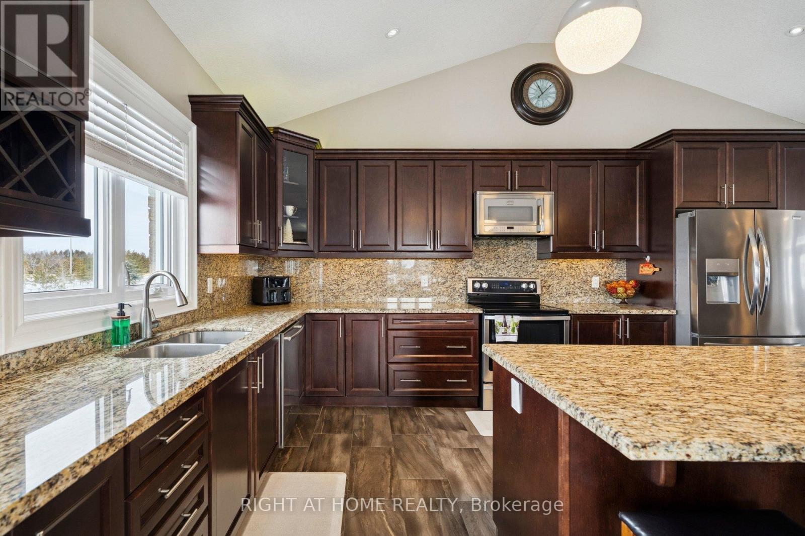 10 Brolley Crescent, Essa, Ontario  L0L 2N2 - Photo 12 - N12789936