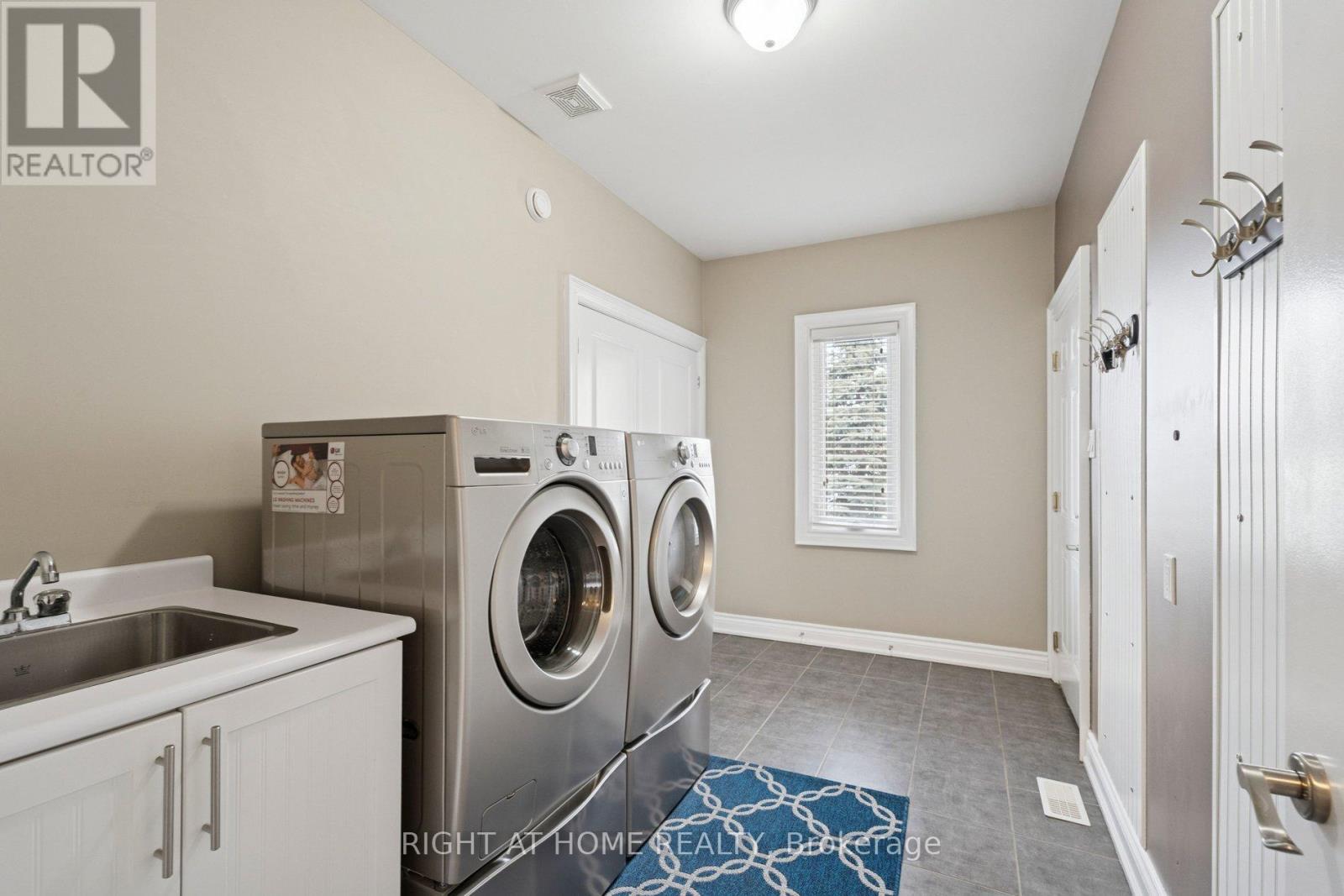 10 Brolley Crescent, Essa, Ontario  L0L 2N2 - Photo 18 - N12789936