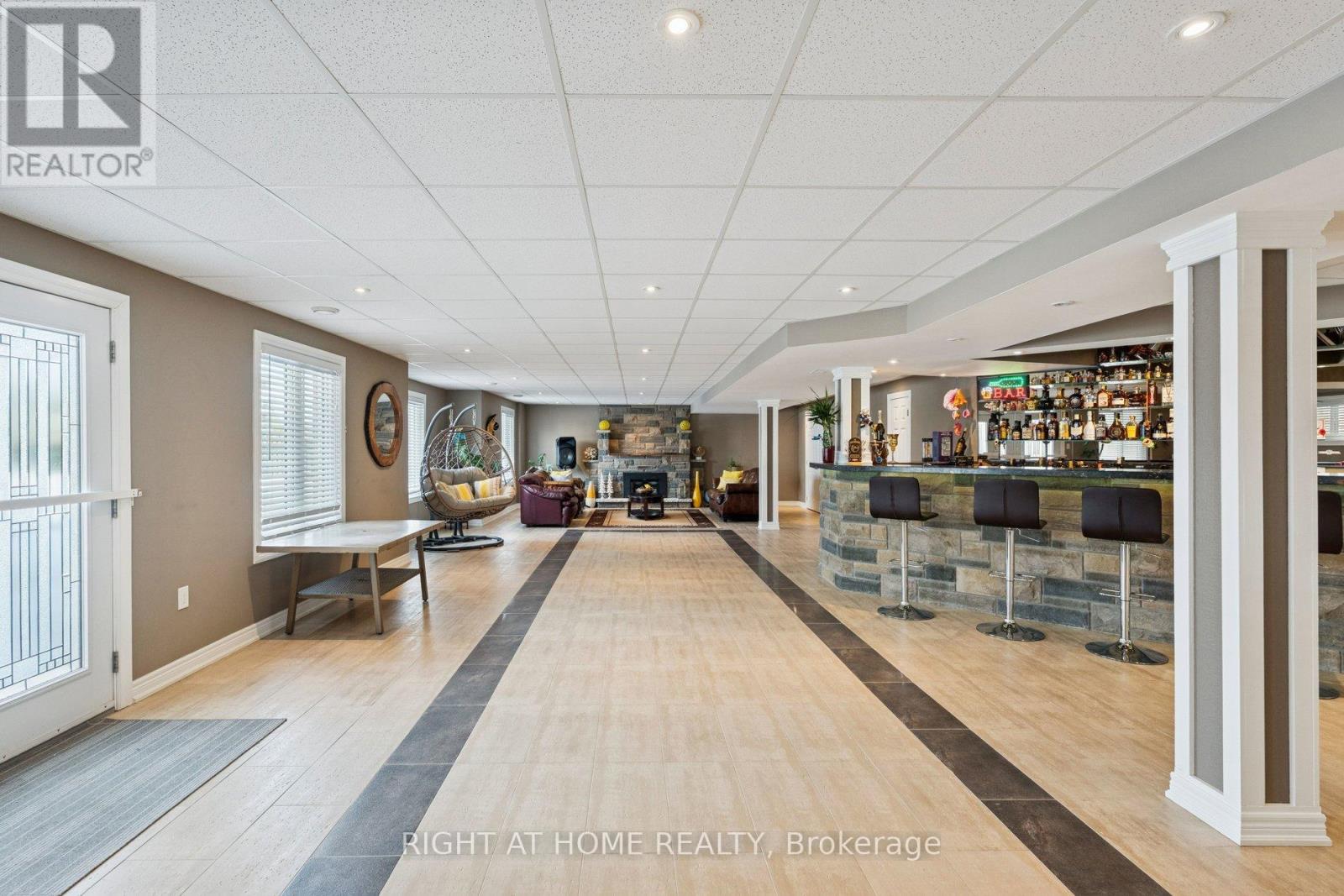 10 Brolley Crescent, Essa, Ontario  L0L 2N2 - Photo 32 - N12789936