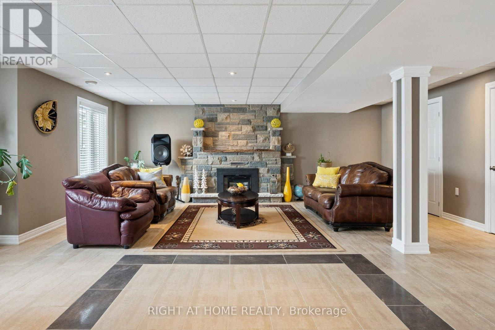 10 Brolley Crescent, Essa, Ontario  L0L 2N2 - Photo 34 - N12789936